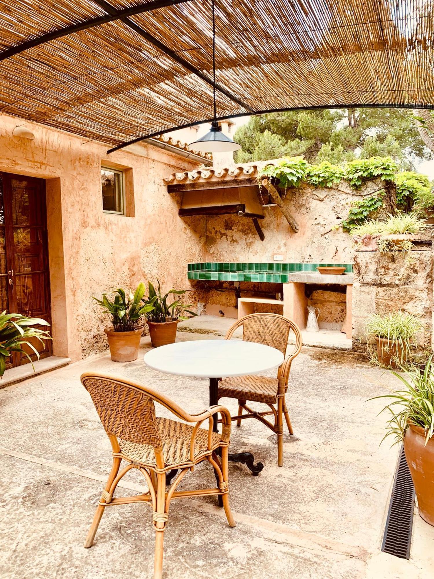 Oliver Moragues Grandhouse & Vineyard Landhaus