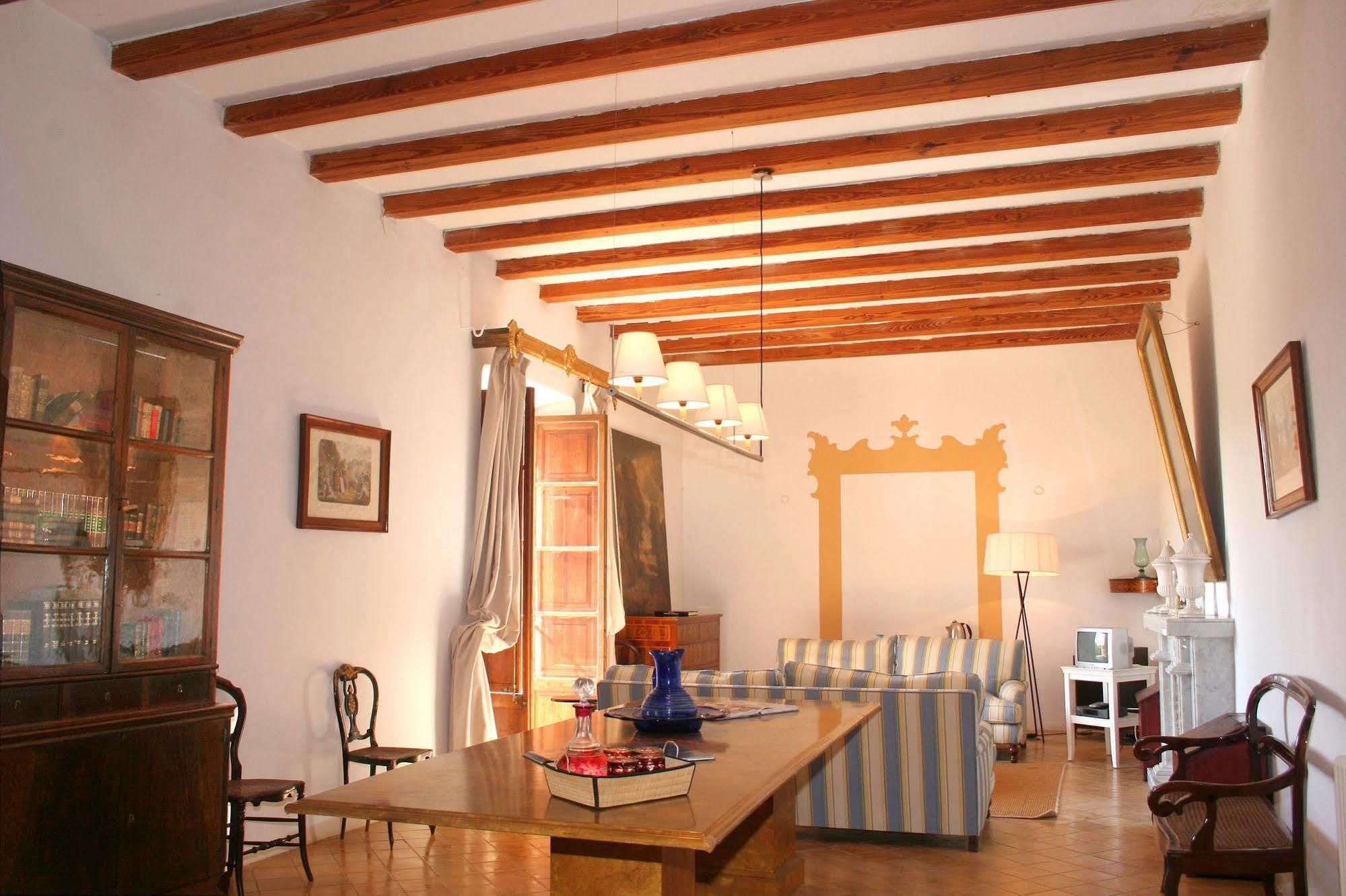 Oliver Moragues Grandhouse & Vineyard Landhaus